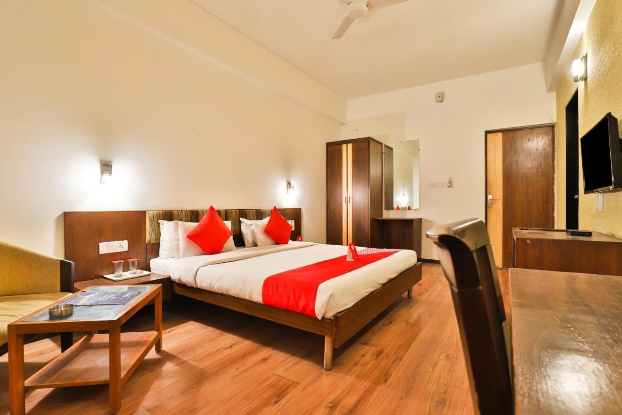 Hotel President Inn By Sky Stays Gandhinagar Extérieur photo
